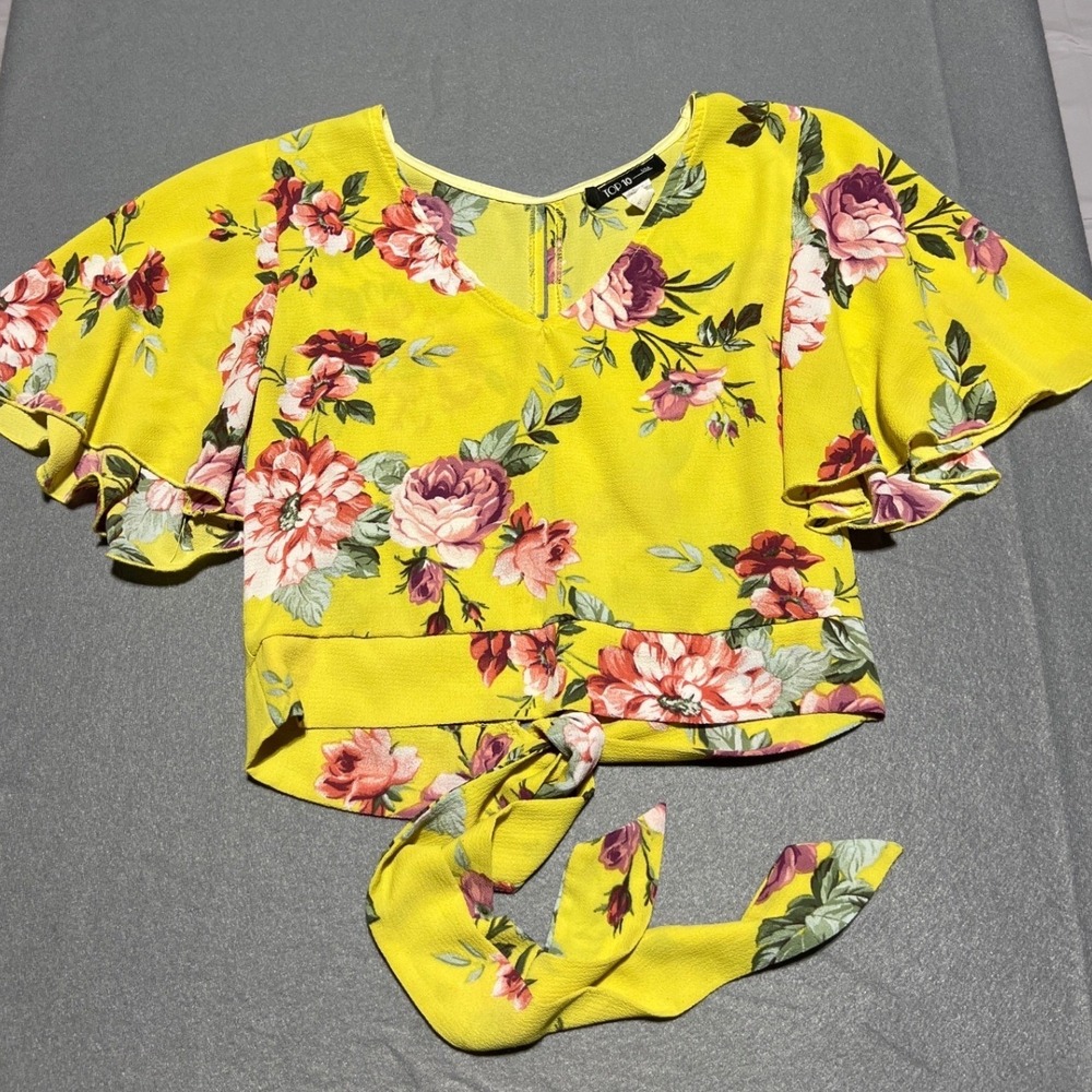Top 10 USA Yellow Floral Flutter Sleeve V-Neck Tie Back Crop Top Size S